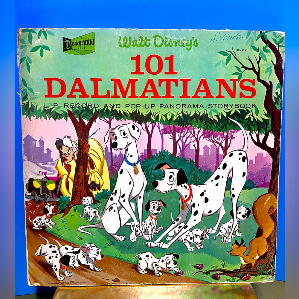 WALT DISNEY’S 1963 101 DALMATIANS DISNEYRAMA VINYL RECORD & POP UP PANORAMA BOOK